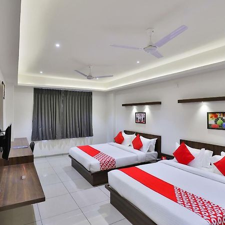 Oyo 16604 Hotel Sparsh Inn Ахмедабад Экстерьер фото