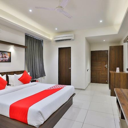 Oyo 16604 Hotel Sparsh Inn Ахмедабад Экстерьер фото