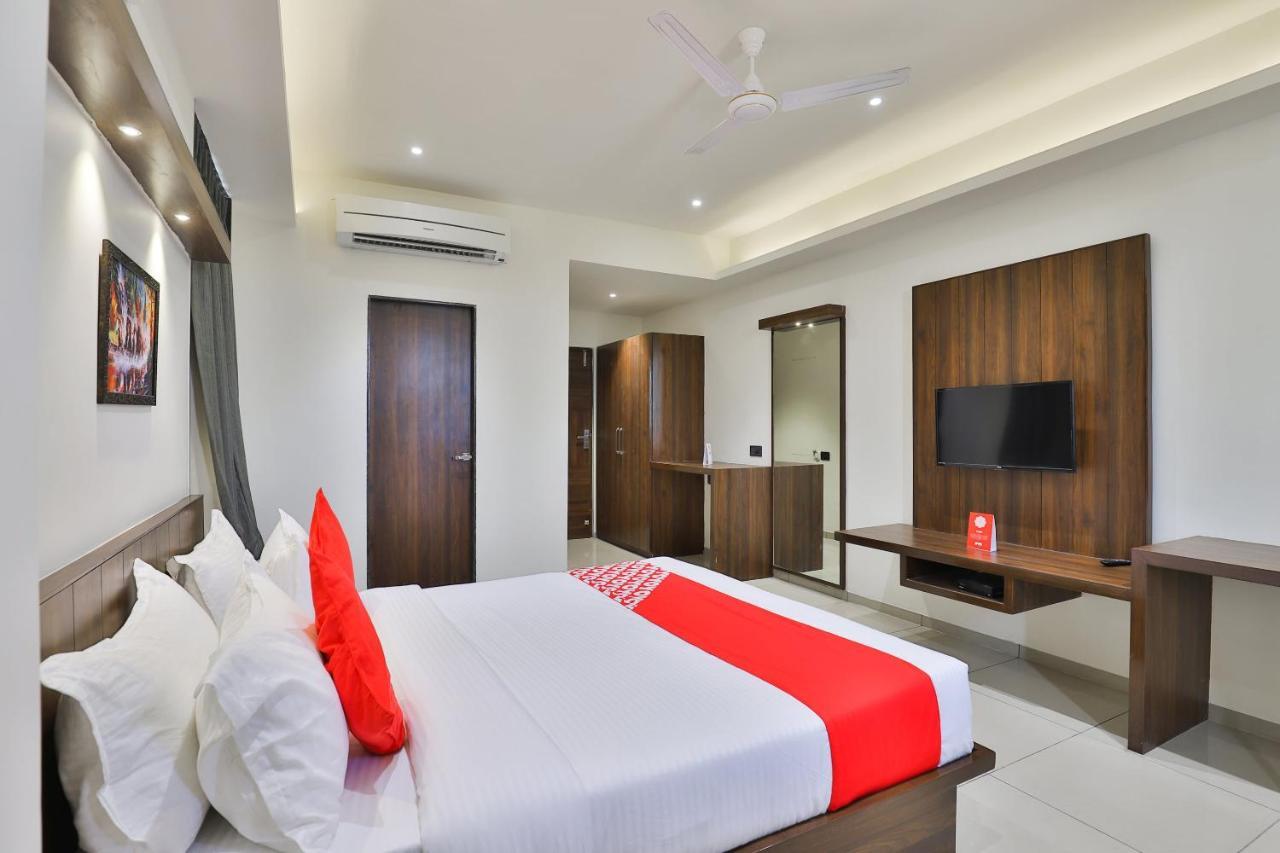 Oyo 16604 Hotel Sparsh Inn Ахмедабад Экстерьер фото