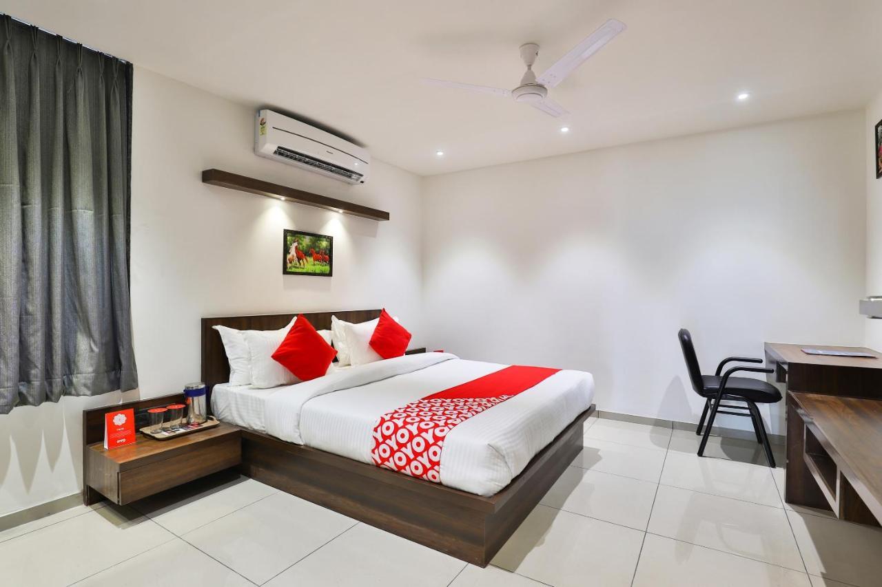 Oyo 16604 Hotel Sparsh Inn Ахмедабад Экстерьер фото