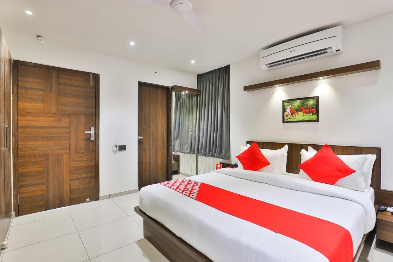 Oyo 16604 Hotel Sparsh Inn Ахмедабад Экстерьер фото