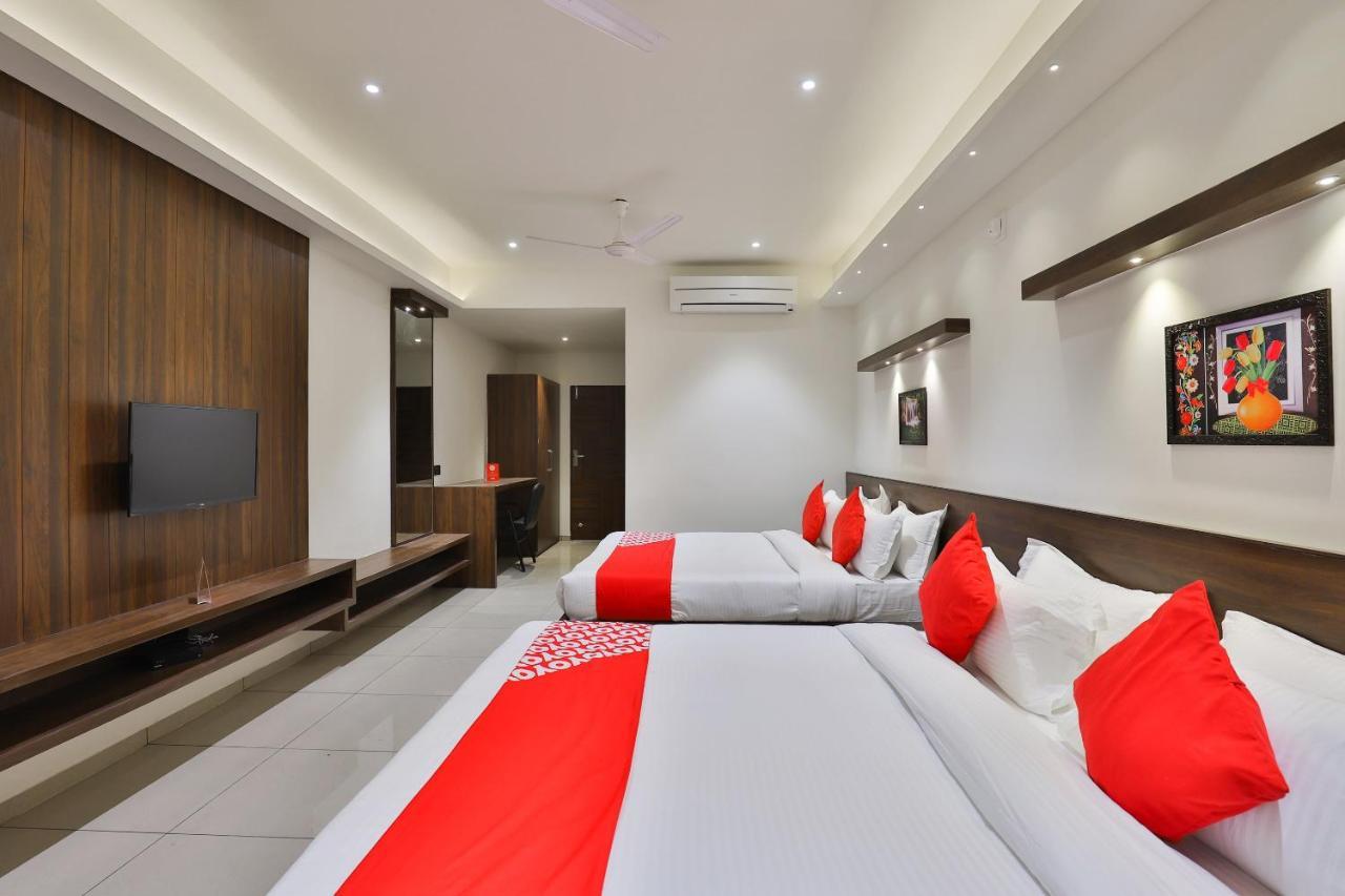 Oyo 16604 Hotel Sparsh Inn Ахмедабад Экстерьер фото