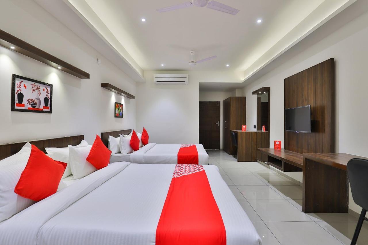 Oyo 16604 Hotel Sparsh Inn Ахмедабад Экстерьер фото