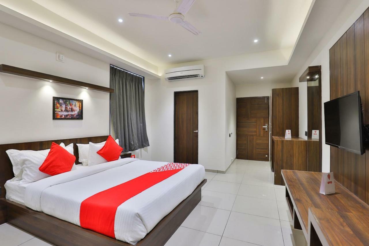 Oyo 16604 Hotel Sparsh Inn Ахмедабад Экстерьер фото