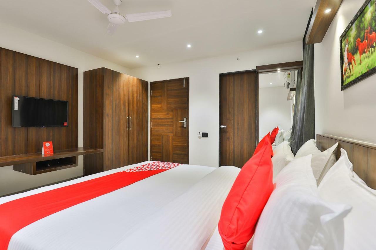 Oyo 16604 Hotel Sparsh Inn Ахмедабад Экстерьер фото