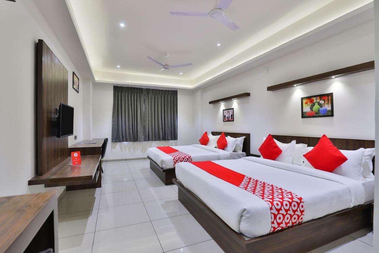 Oyo 16604 Hotel Sparsh Inn Ахмедабад Экстерьер фото