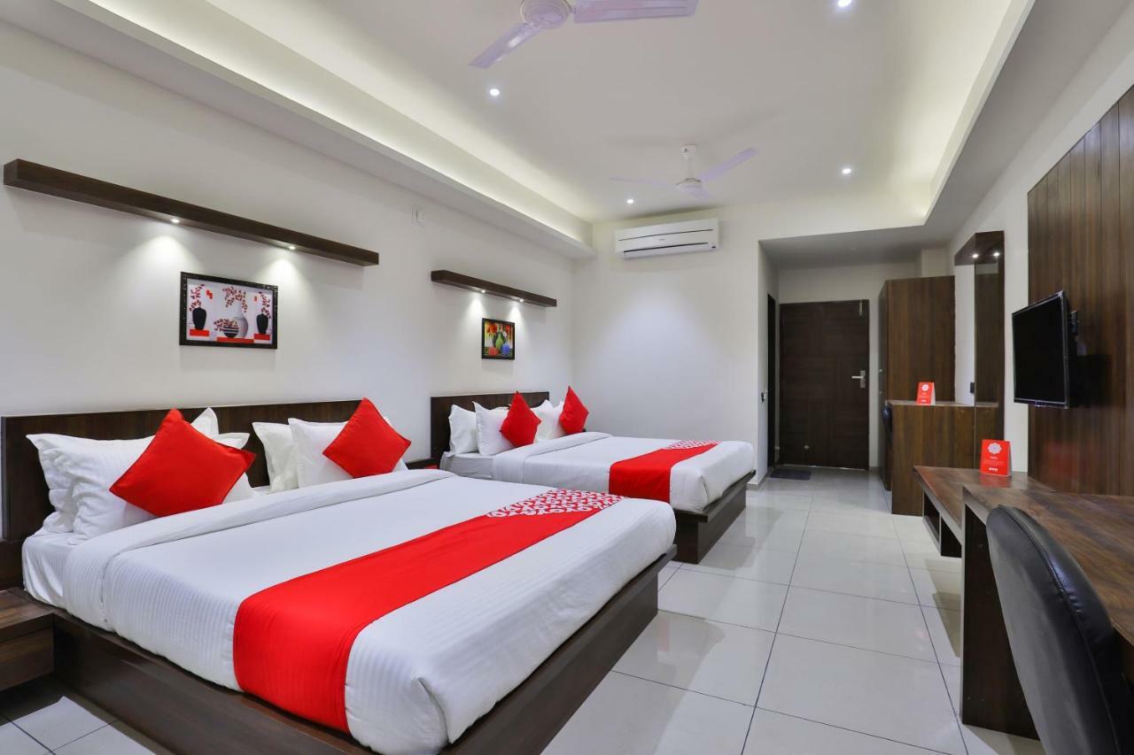 Oyo 16604 Hotel Sparsh Inn Ахмедабад Экстерьер фото