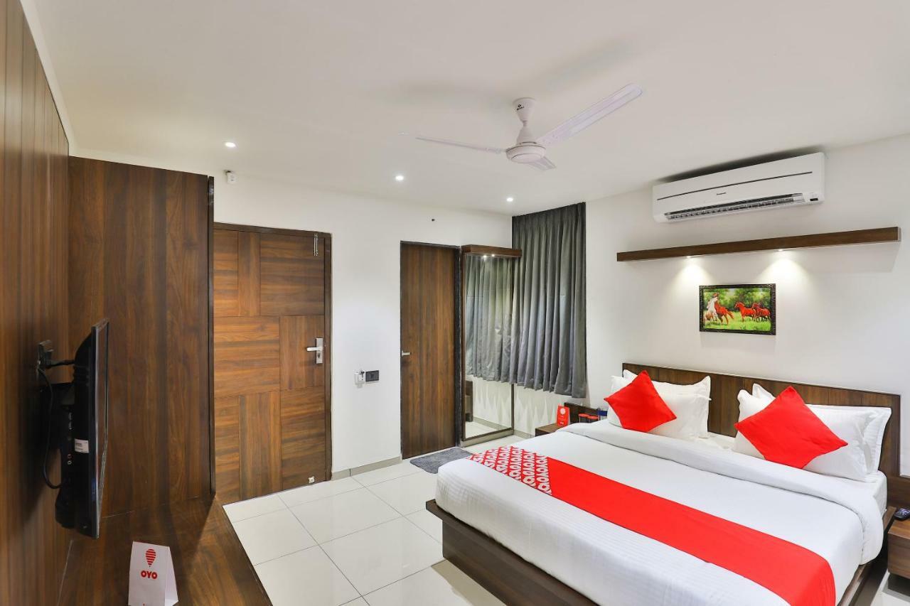 Oyo 16604 Hotel Sparsh Inn Ахмедабад Экстерьер фото